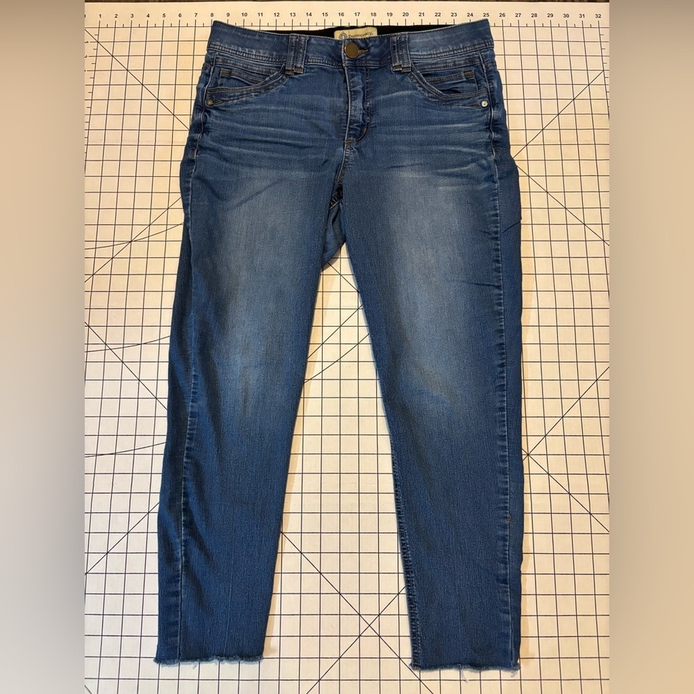 Democracy Ab-Technology Women’s Size 12 Blue Skinny Ankle Cropped Jeans